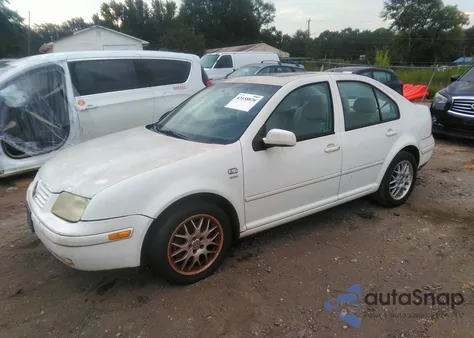 2001 Volkswagen Jetta Wolfsburg z USA, uszkodzony, nr VIN 3VWPD69M61M181614